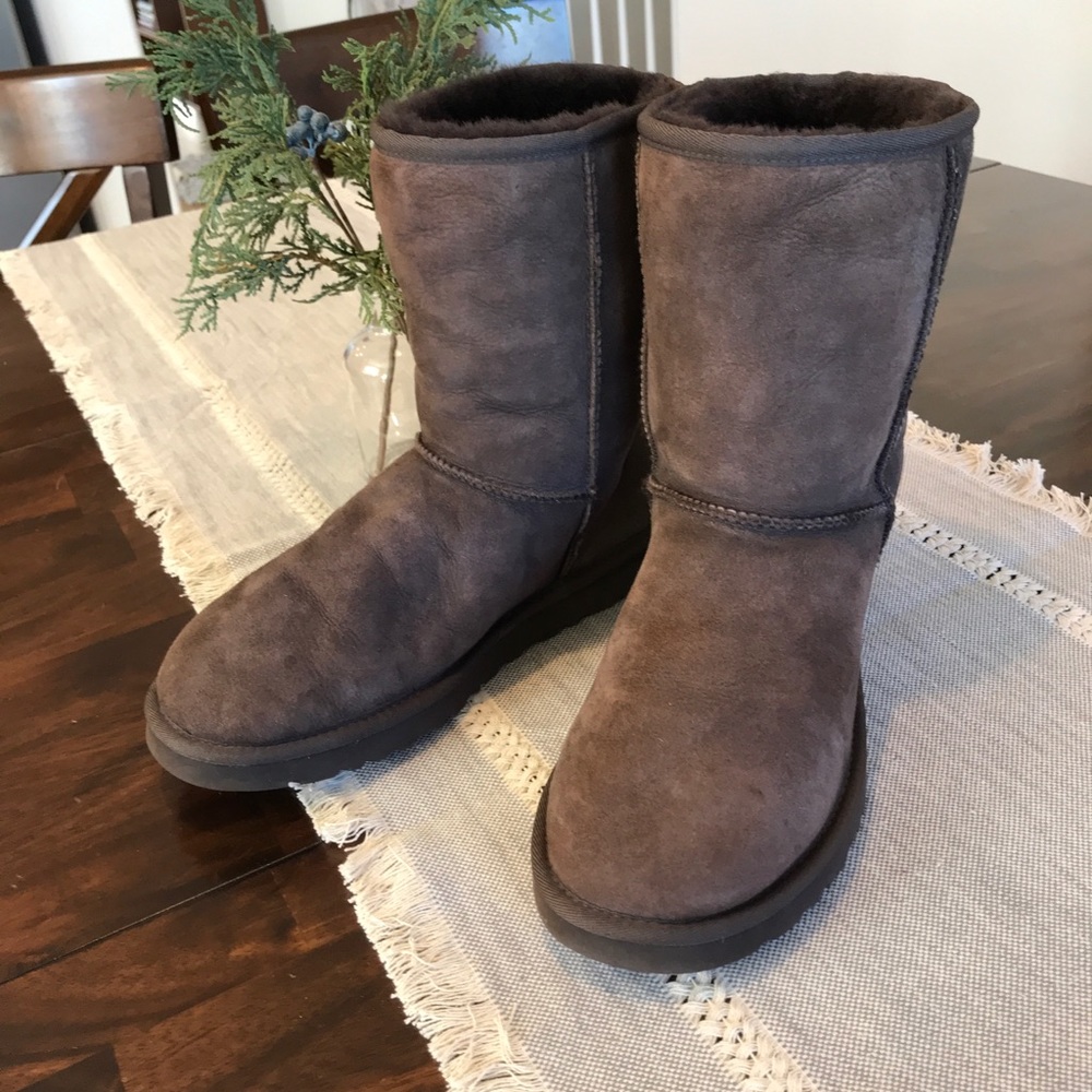 Classic Short UGG Boot-Chocolate women’s 9